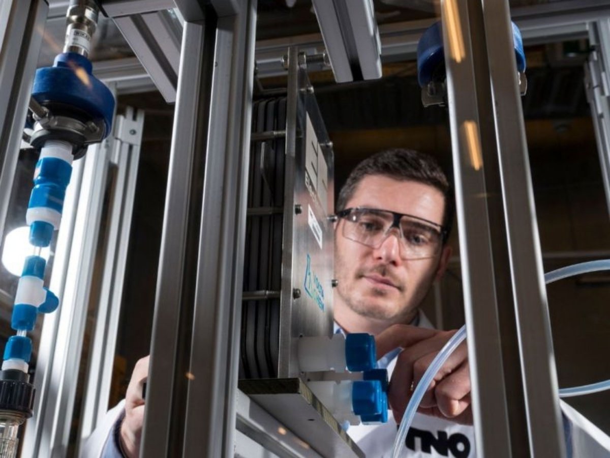 Scientist sets up the machine from Voltachem
